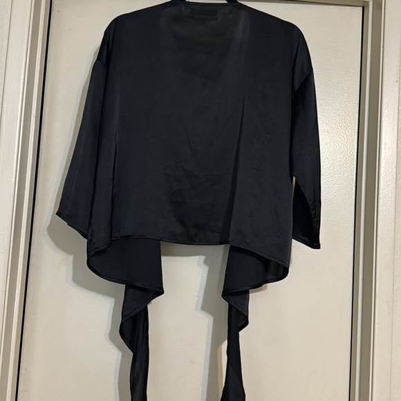 Urban Outfitters front tie crop top - Picture 9 of 11